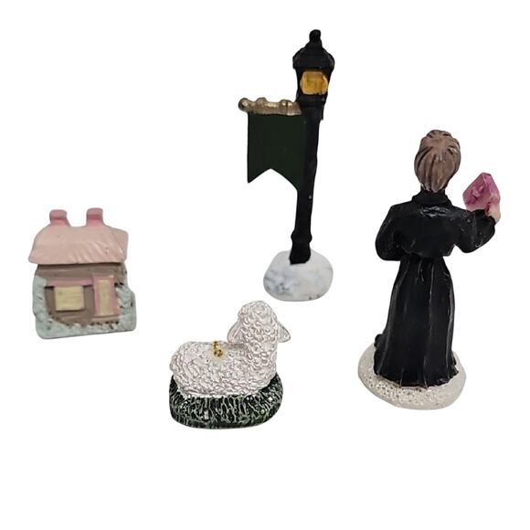 Lot of 10 Vintage Christmas Village Pieces Festive Holiday Figurine Collection - Picture 7 of 7